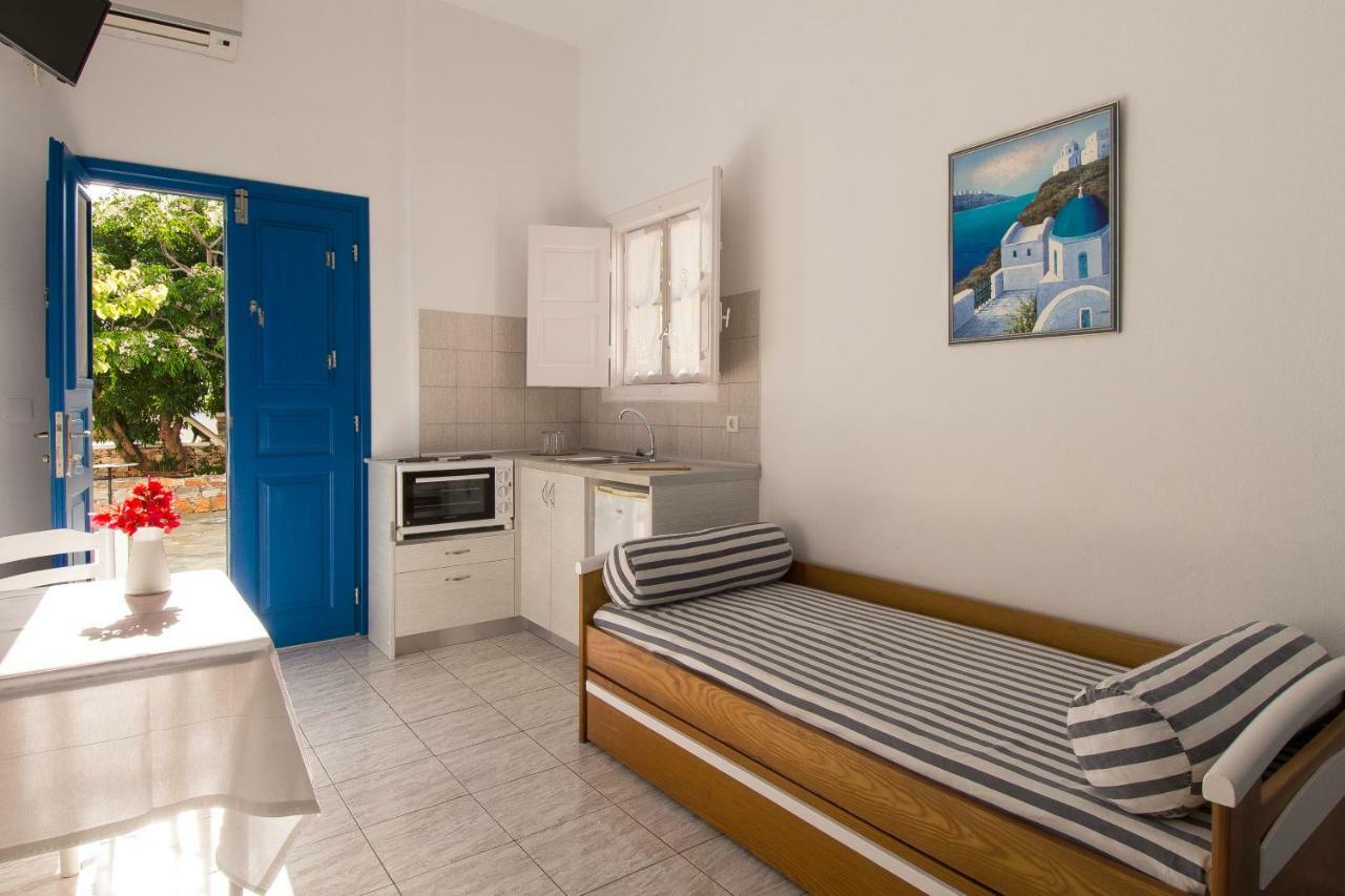 Evgenia Rooms And Apartments Folegandros Town Luaran gambar