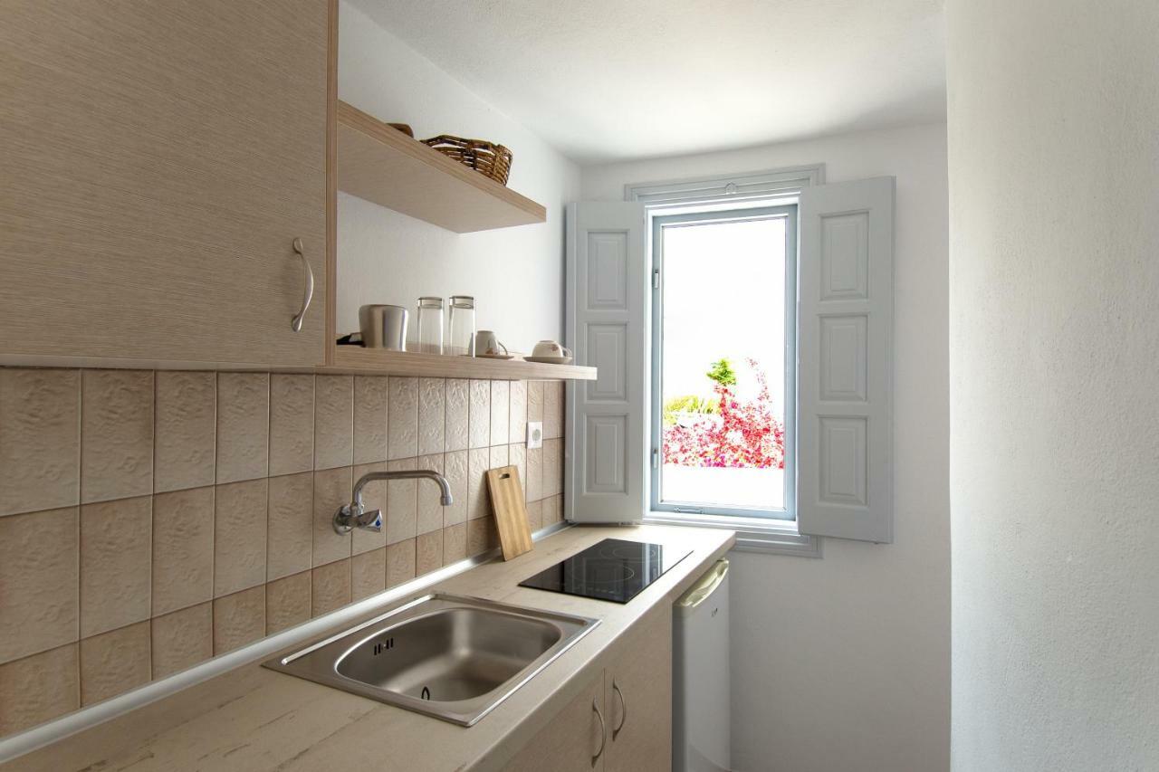 Evgenia Rooms And Apartments Folegandros Town Luaran gambar